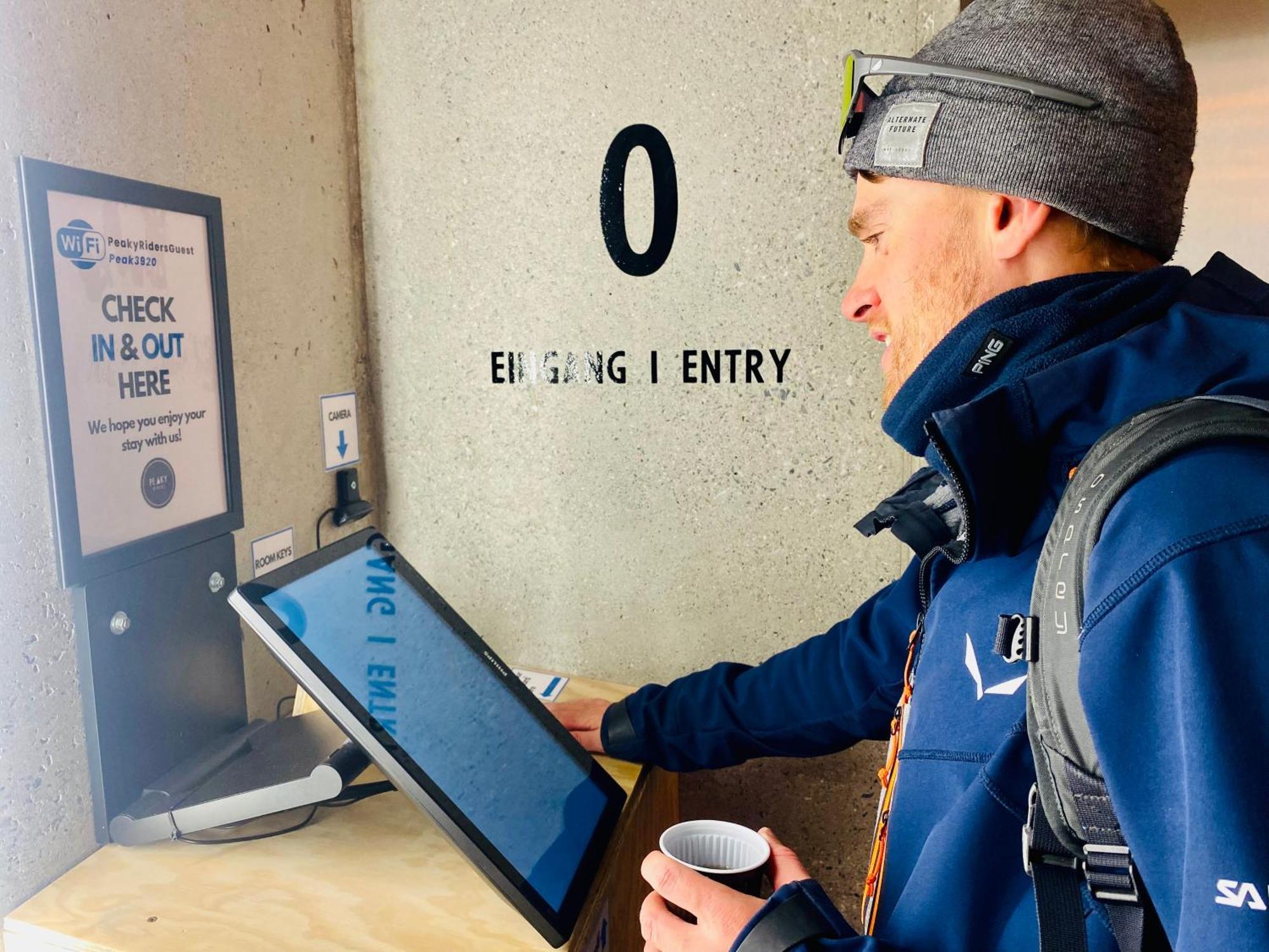 Peaky Riders Self Check-In Hotel Zermatt Exterior photo