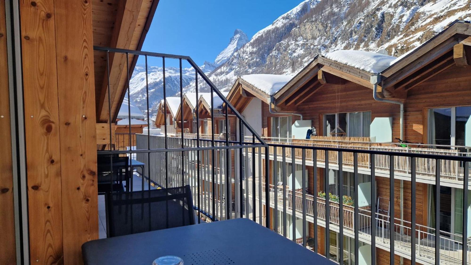 Peaky Riders Self Check-In Hotel Zermatt Room photo