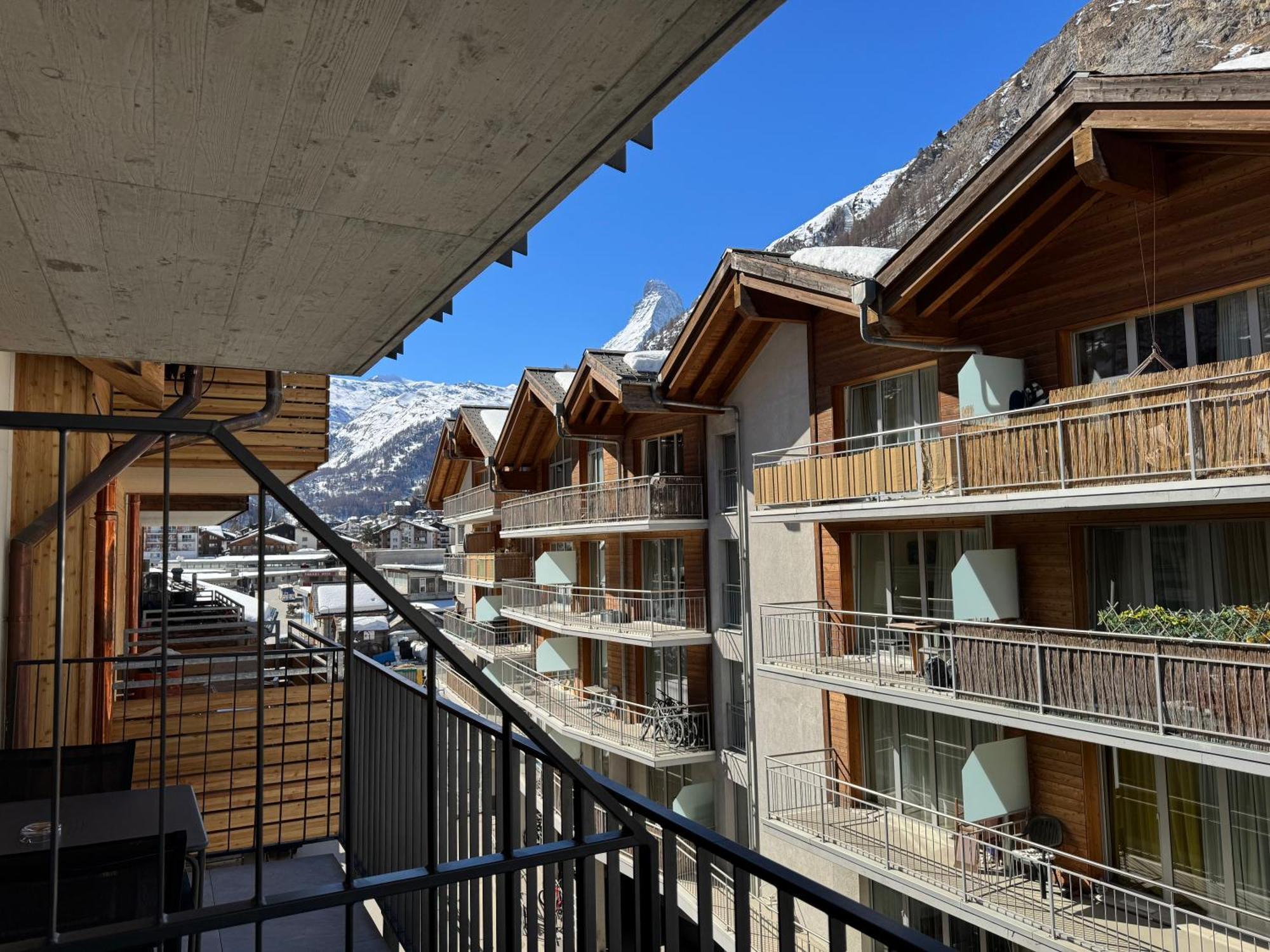 Peaky Riders Self Check-In Hotel Zermatt Room photo